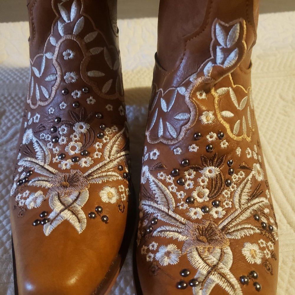 Boots - Picture 2 of 6